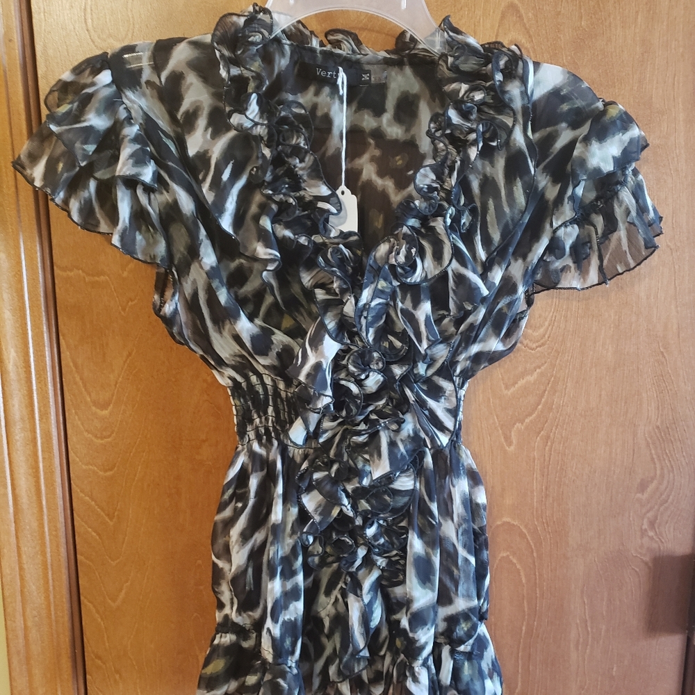 Button up top - Picture 1 of 2